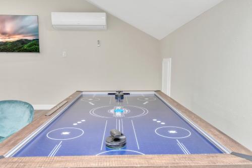 1976 AccessibleGem Jacuzzi Sleep13 ChinaTown 20mins DT in Houston, USA