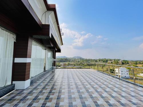 Dhruva Service Apartment near Innovative Film City