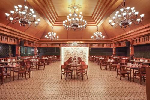 ห้องอาหาร, กรียา เปอร์ซาดา คอนเวนชั่น โฮเต็ล แอนด์ รีสอร์ต - บันดุงัน (Griya Persada Convention Hotel & Resort - Bandungan) in บันดุงกัน