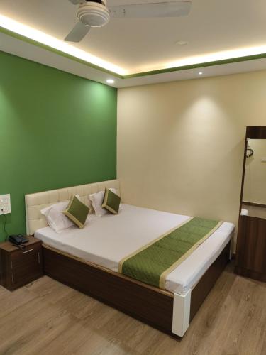 1 queen bed