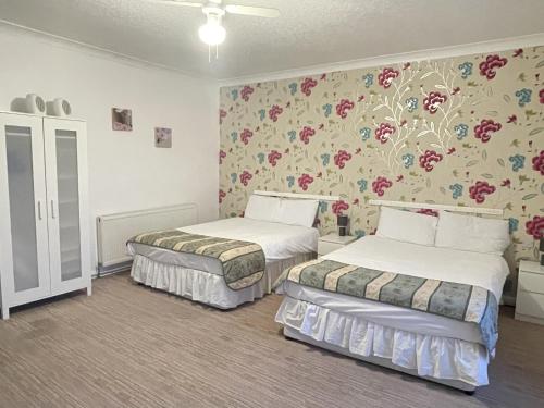 The Dolphin Hotel Room Type - Standard Quadruple Room The Dolphin Hotel Room Type - Standard Quadruple Room