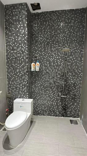 ZVillage LHK - Joyfull hostel near Bui Vien - 화장실