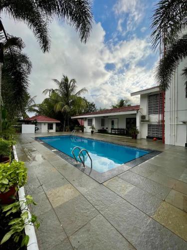 Zwembad, The Green Estate Resort in Matori