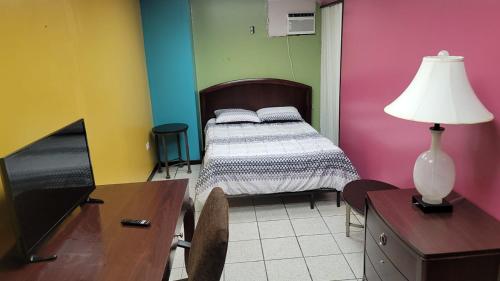 Queen bed Near Coliseo de Puerto Rico in Hato Rey Central