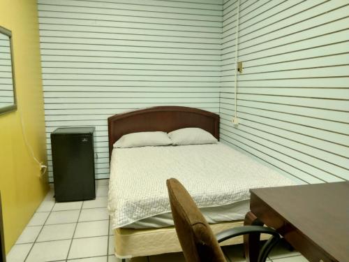 Queen bed Near Coliseo de Puerto Rico in Hato Rey Central