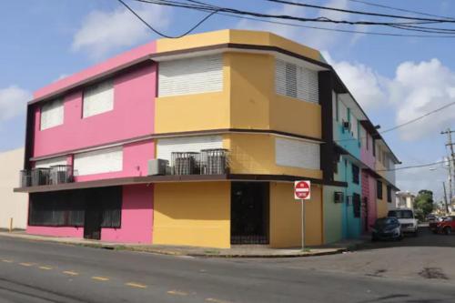 Queen bed Near Coliseo de Puerto Rico in Hato Rey Central