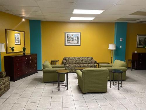 Queen bed Near Coliseo de Puerto Rico in Hato Rey Central