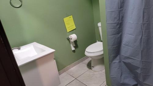 Queen bed Near Coliseo de Puerto Rico in Hato Rey Central