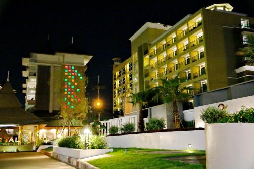 Crystal Palace Luxury Hotel Pattaya