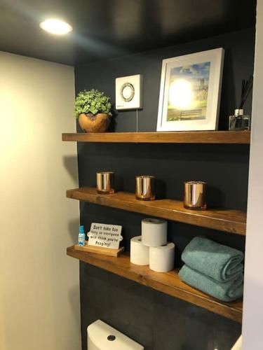 Studio 77 - Stylish, Free Parking, Fast Wi-Fi, Netflix in แมเนอร์ คาสเซิล