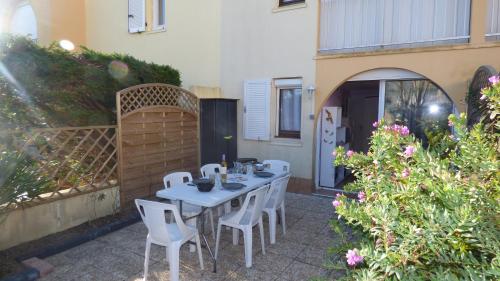 T2, rez-de-jardin, terrasse, piscine, Les Maisons de la Plage, Narbonne Plage