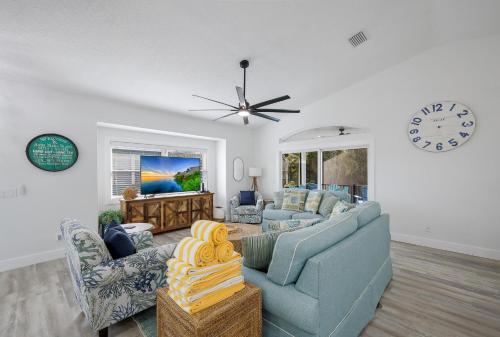 Dolphin Pointe detail