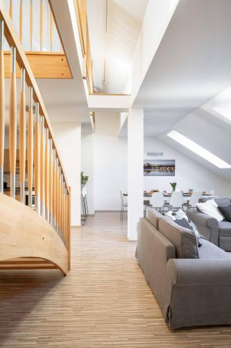 150m² 4BR Duplex Near Metro & Prague Center