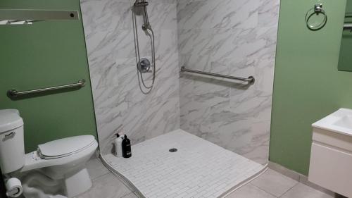 Queen Bed Shared Room Near Coliseo de Puerto Rico in Hato Rey Central