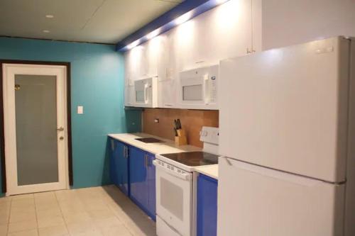 Queen Bed Shared Room Near Coliseo de Puerto Rico in Hato Rey Central