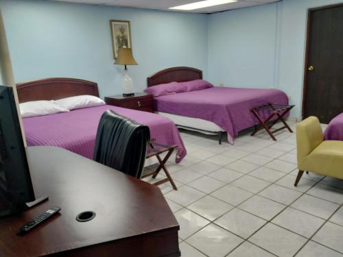 Queen Bed Shared Room Near Coliseo de Puerto Rico in Hato Rey Central