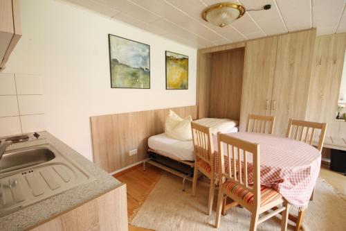 1 queen bed, 1 sofa bed