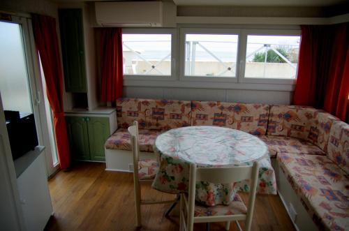 Facilities, Mobil-home sur terrain prive bord de mer, parking prive in Le Grau d'Agde