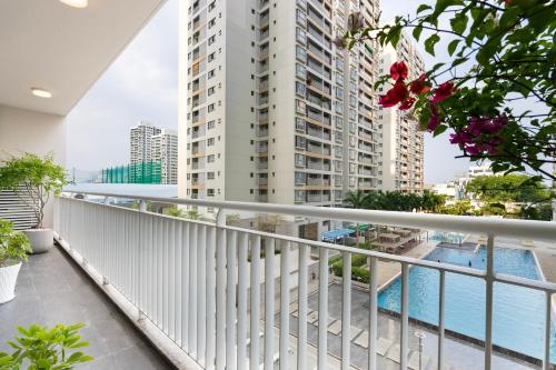 Balcony/terrace, Scenic valley Serviced Apartment near Saigon Exhibition & Convention Center