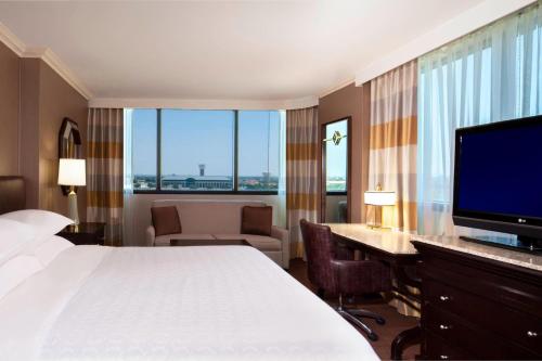 Club level, Guest room, 1 King, Sofa bed, High floor