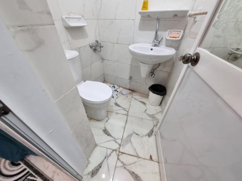 Budget Double Room image 8