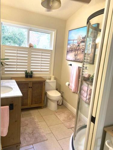 Tranquil studio apartment with lake views in Bradenton, USA