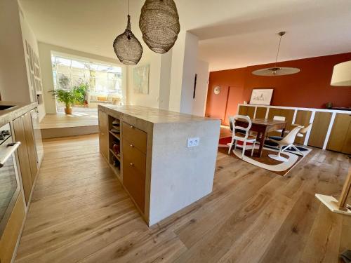 Bord de mer, magnifique appartement de 150m2 avec jardin, Marseille (photo 6)