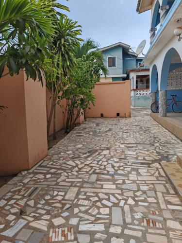 Elizz guest house in أكرا