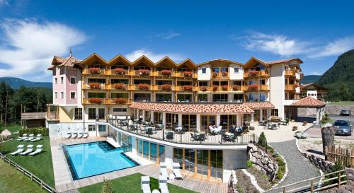 Hotel Chalet Tianes - Alpine Relax in Kastelruth