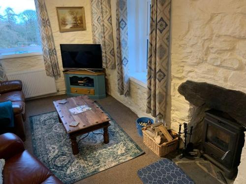 Cosy Two Bedroom Cottage with Fireplace