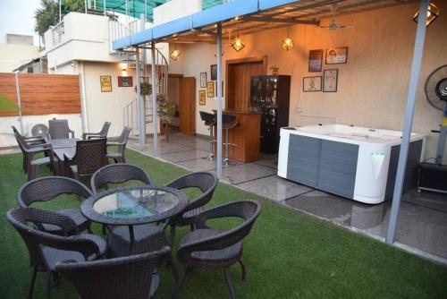 Viona Luxury rooftop /jacuzi/1 bhk apt.