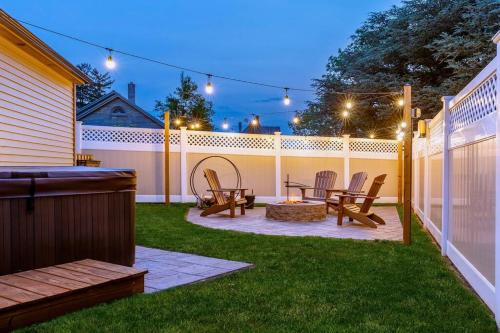 AmishGuestCottage~cozystudio~hottub~patio