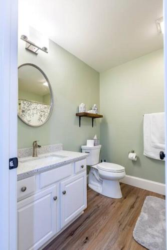 The Queen Place - Updated-Private Backyard in Gordonville, USA