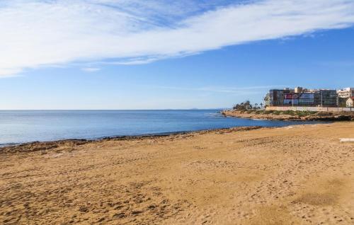 Three-Bedroom Apartment in Torrevieja - image 12