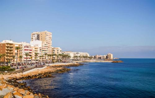 Three-Bedroom Apartment in Torrevieja - image 10