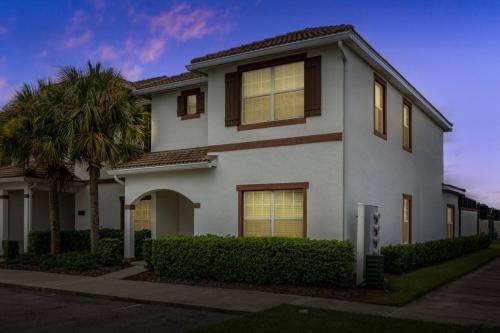 5 Bedrooms 4 Bathrooms Storey Lake 4806 Cs image