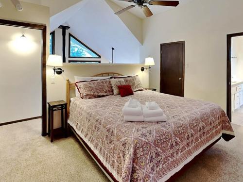 Gray Wolf Lodge 4 Bedrooms Hot Tub Mountain View Pool Table Sleeps 9 - image 2