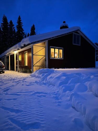 Viesnīcas āriene, Cozy guesthouse in Slussfors, Swedish Lapland in Umnas