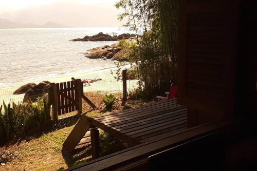 Praia particular, vista exclusiva e conforto total in Ribeirao da Ilha