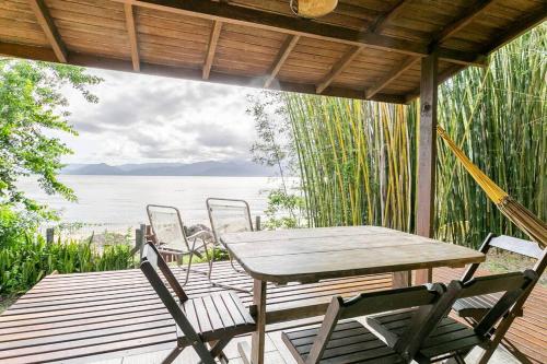 Balcony/terrace, Praia particular, vista exclusiva e conforto total in Ribeirao da Ilha