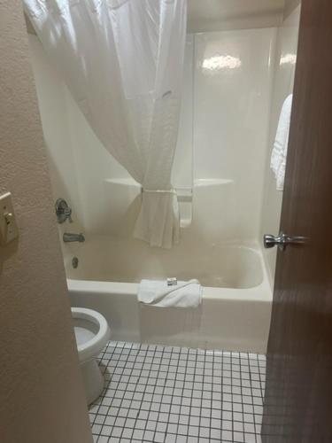Baymont by Wyndham Battle Creek/I-94 – Battle Creek, MI