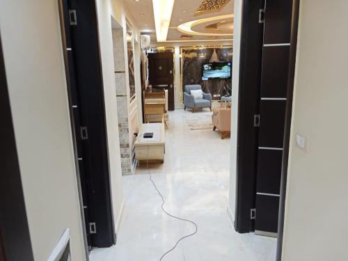 cozy and modern apartment in central location in Cairo Mohandessin near Nile - image 11
