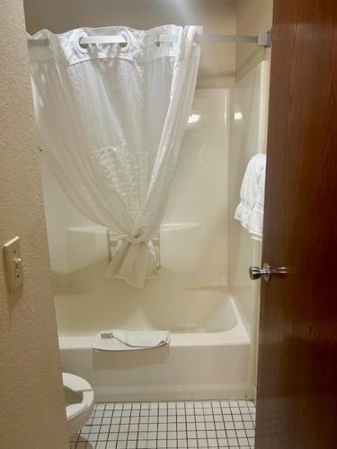 Baymont by Wyndham Battle Creek/I-94 – Battle Creek, MI