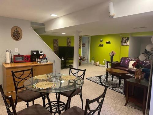 LOVELY 2 BEDROOMS APPARTEMENT, LAUNDRY/PARKING/TV