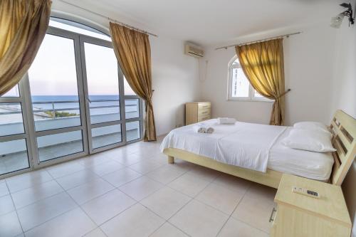 Apartment with Sea View image 10