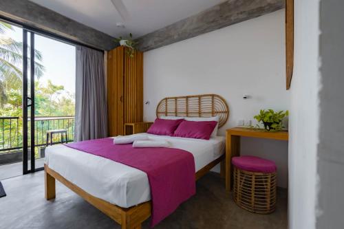 Double Room with Balcony and Sea View image 2