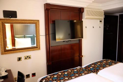 Dreamtel London Kensington - main image