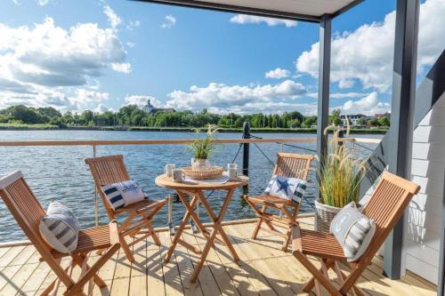 Hausboot Aegir mit Dachterrasse in Schleswig am Ostseefjord Schlei in Friedrichstrasse