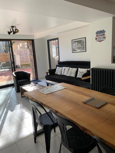 Chez Sophie et Gege. Maison de ville, deux chambres, de plain-pied in Figeac