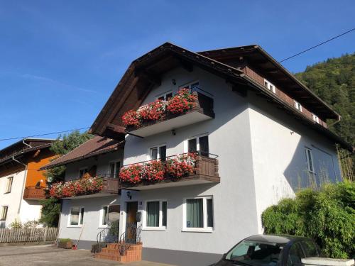  Appartement Brettljause Ferienhaus Fuenf Sinne, Pension in Döbriach